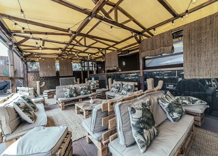 Albergue Kabul Party *